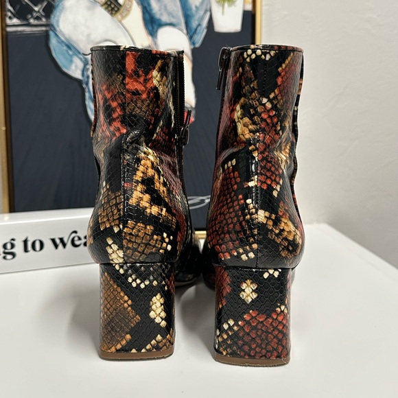 ⭐️⭐️ STEVE MADDEN Drama K Ankle Bootie ⭐️⭐️ VERY GENTLY USED - Picture 7 of 13